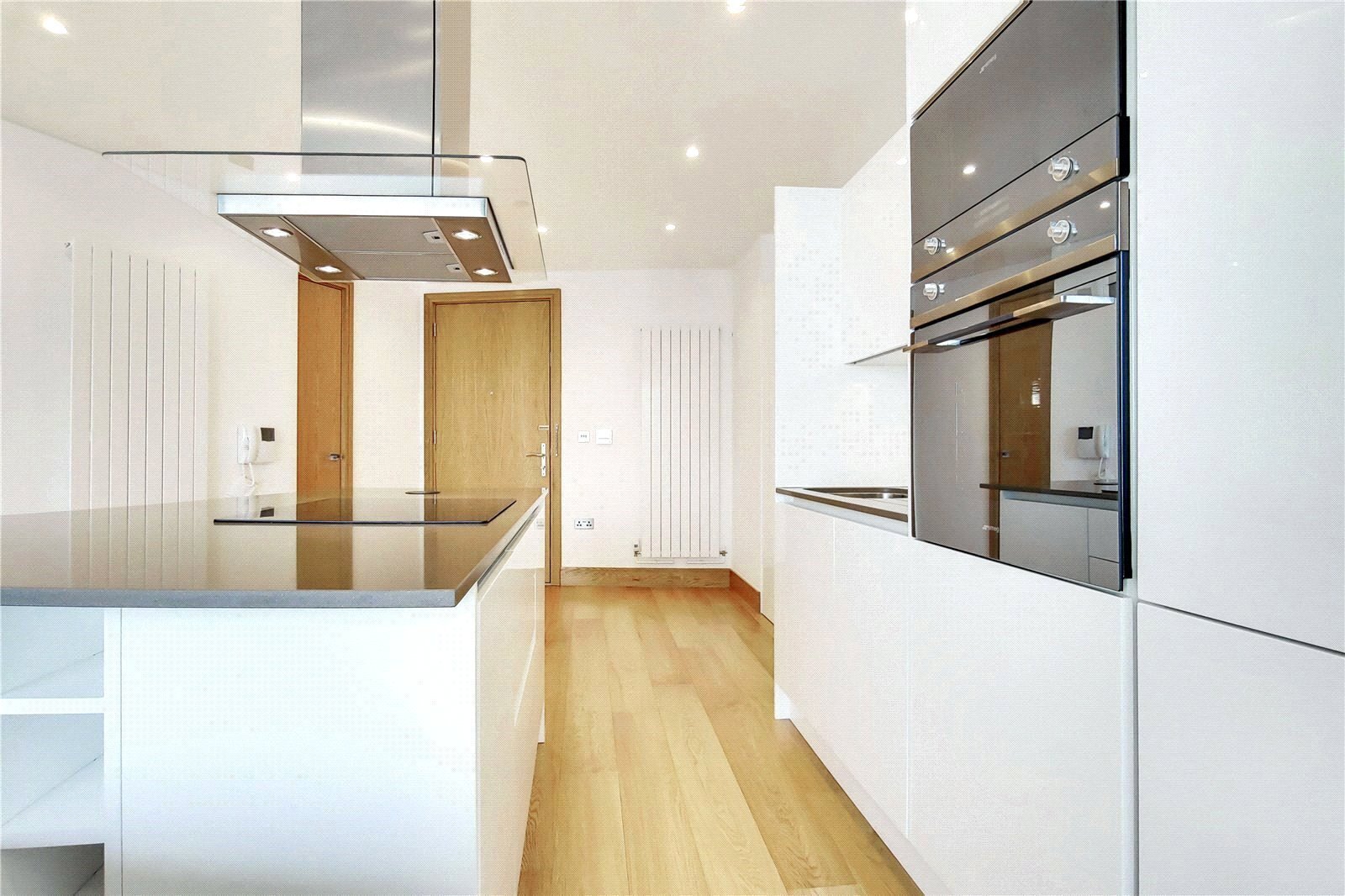 Arena Tower, Crossharbour Plaza, Canary Wharf, E14 Image 5