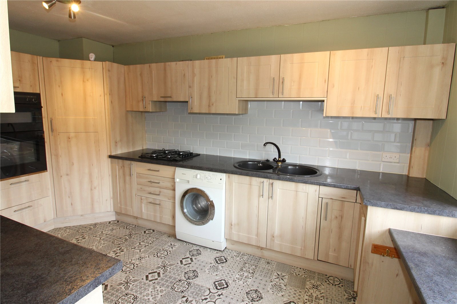 Meadowbank Road, Fareham, Hampshire, PO15 Image 5