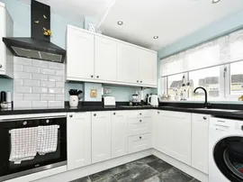 Harrow Close, Swindon thumb 3
