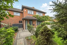 Cranbrook Drive, Esher, KT10 photo 1