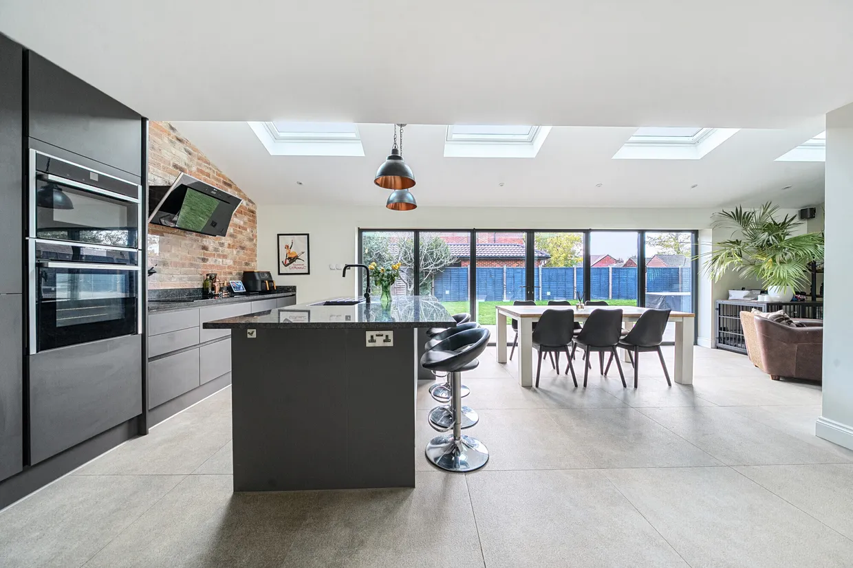 Cranbrook Drive, Esher, KT10 photo 2