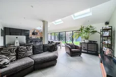 Cranbrook Drive, Esher, KT10 photo 3