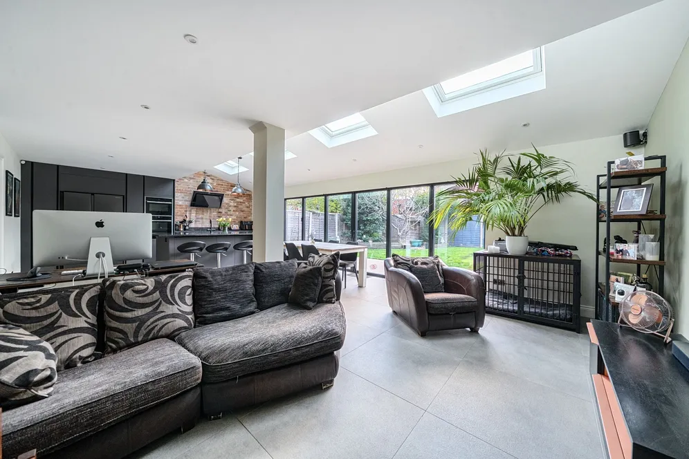 Cranbrook Drive, Esher, KT10 photo 3