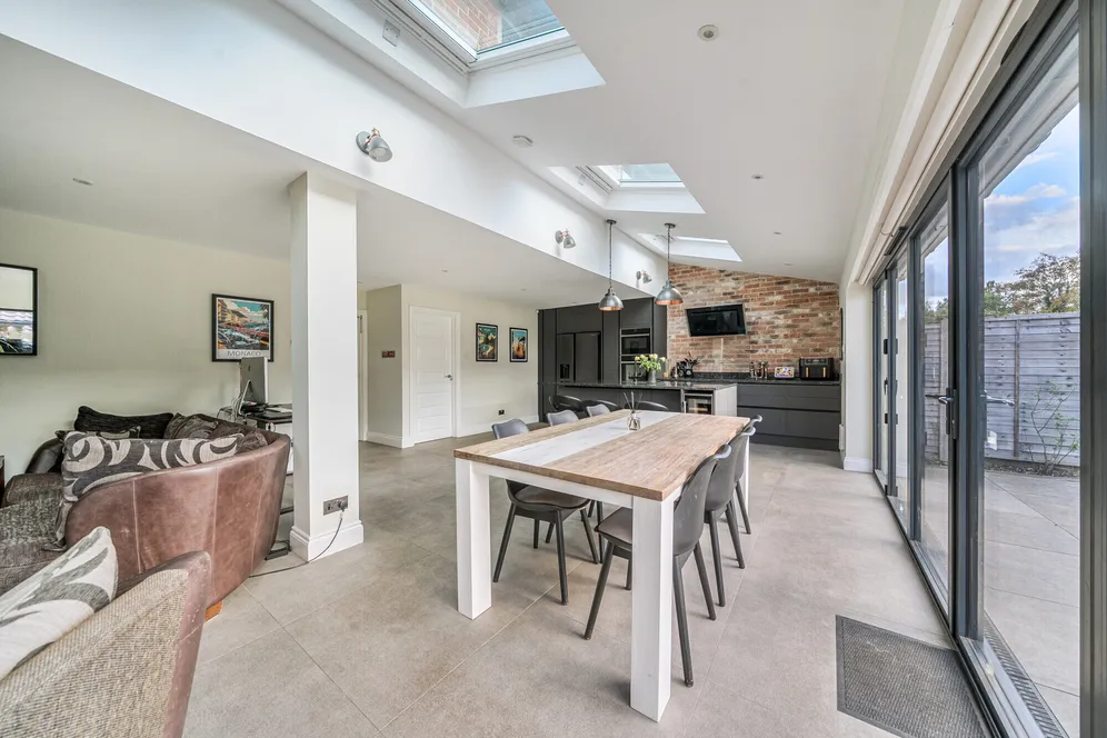 Cranbrook Drive, Esher, KT10 photo 4
