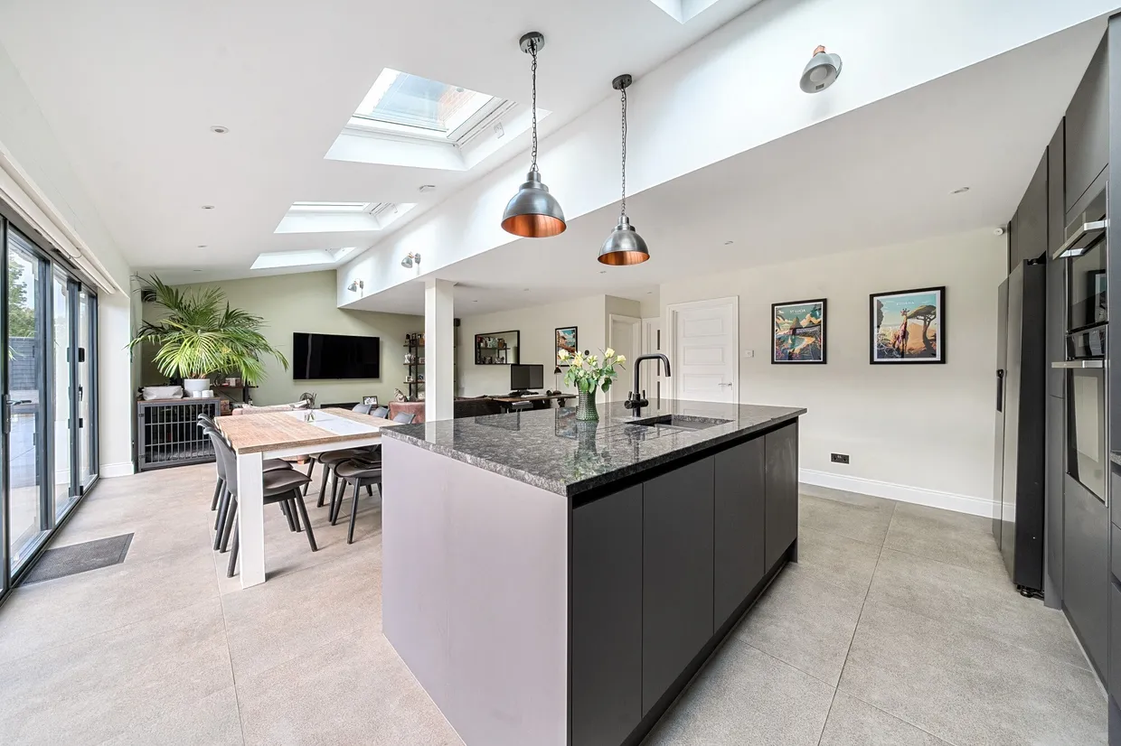 Cranbrook Drive, Esher, KT10 photo 5