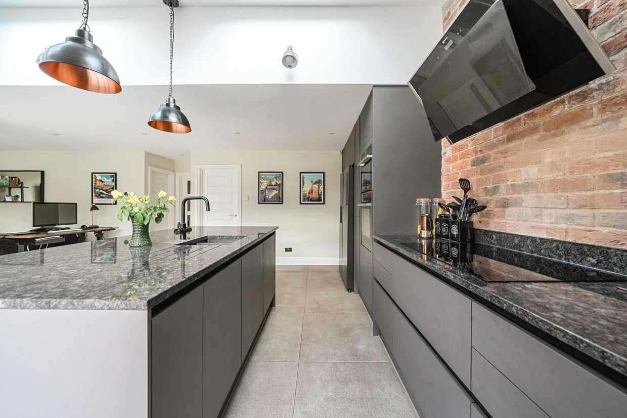 Cranbrook Drive, Esher, KT10 photo 6