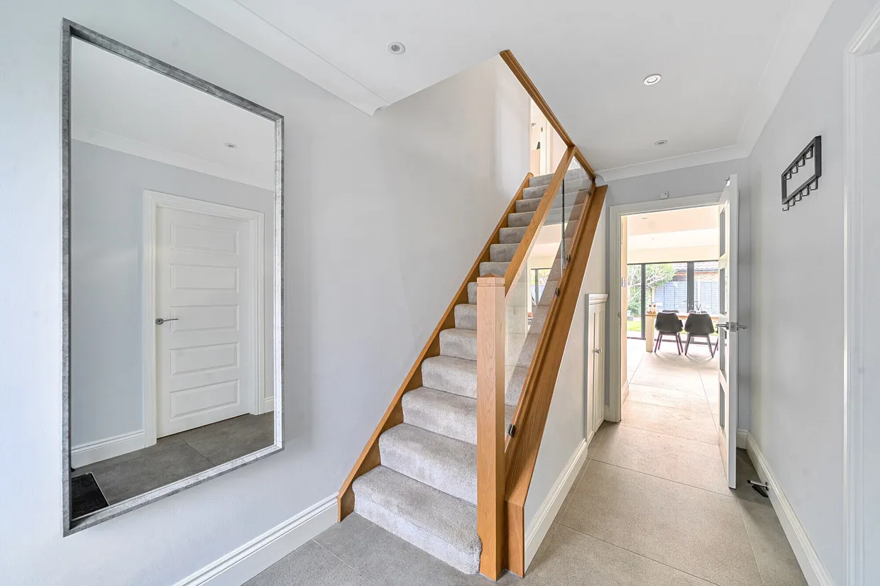 Cranbrook Drive, Esher, KT10 photo 8