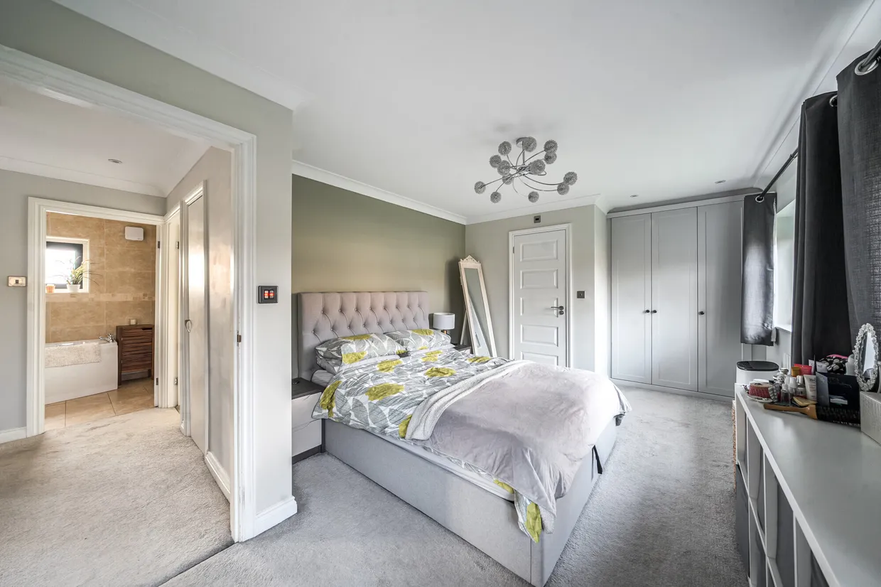 Cranbrook Drive, Esher, KT10 photo 10