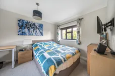Cranbrook Drive, Esher, KT10 photo 11