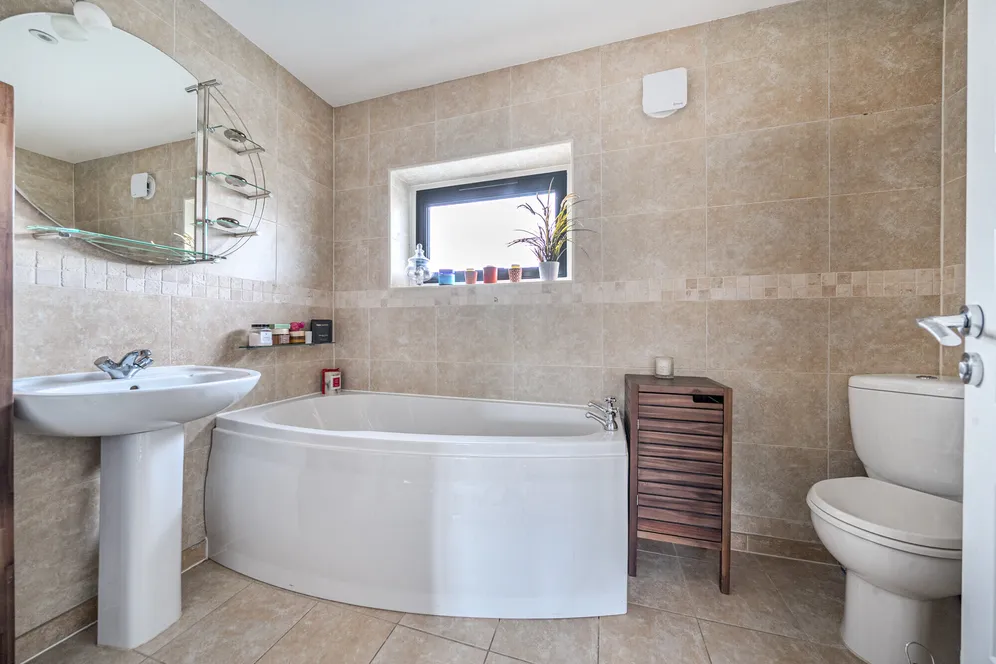 Cranbrook Drive, Esher, KT10 photo 12
