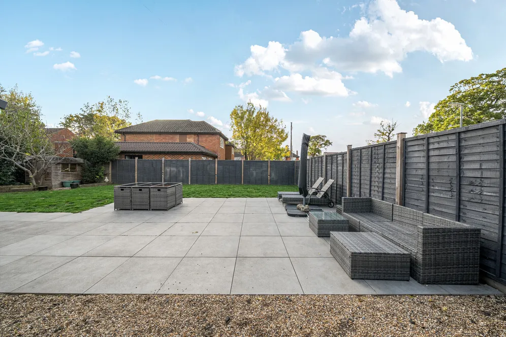 Cranbrook Drive, Esher, KT10 photo 14