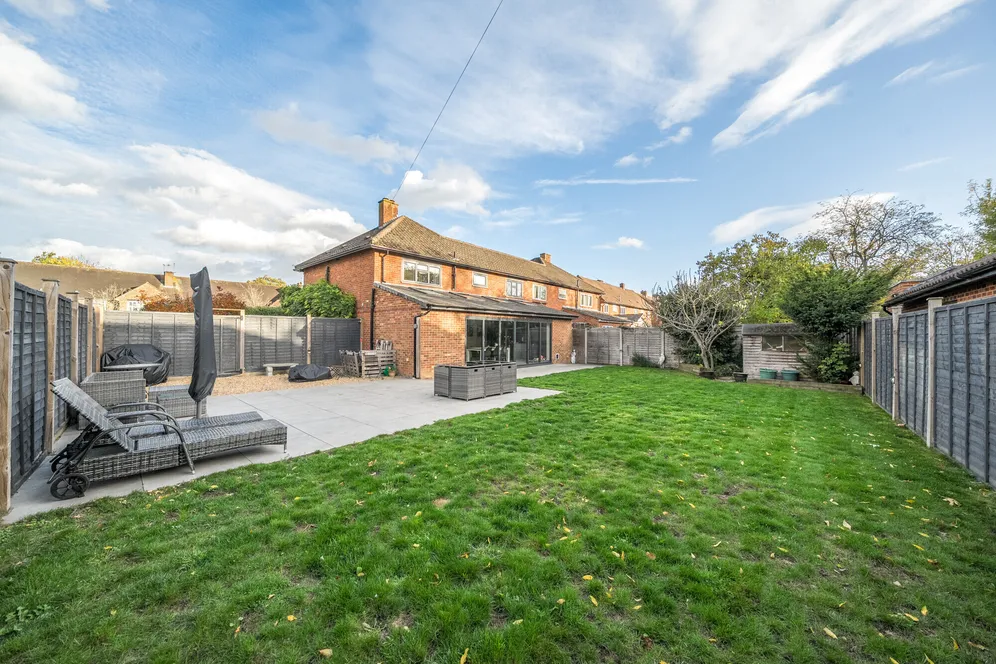 Cranbrook Drive, Esher, KT10 photo 15