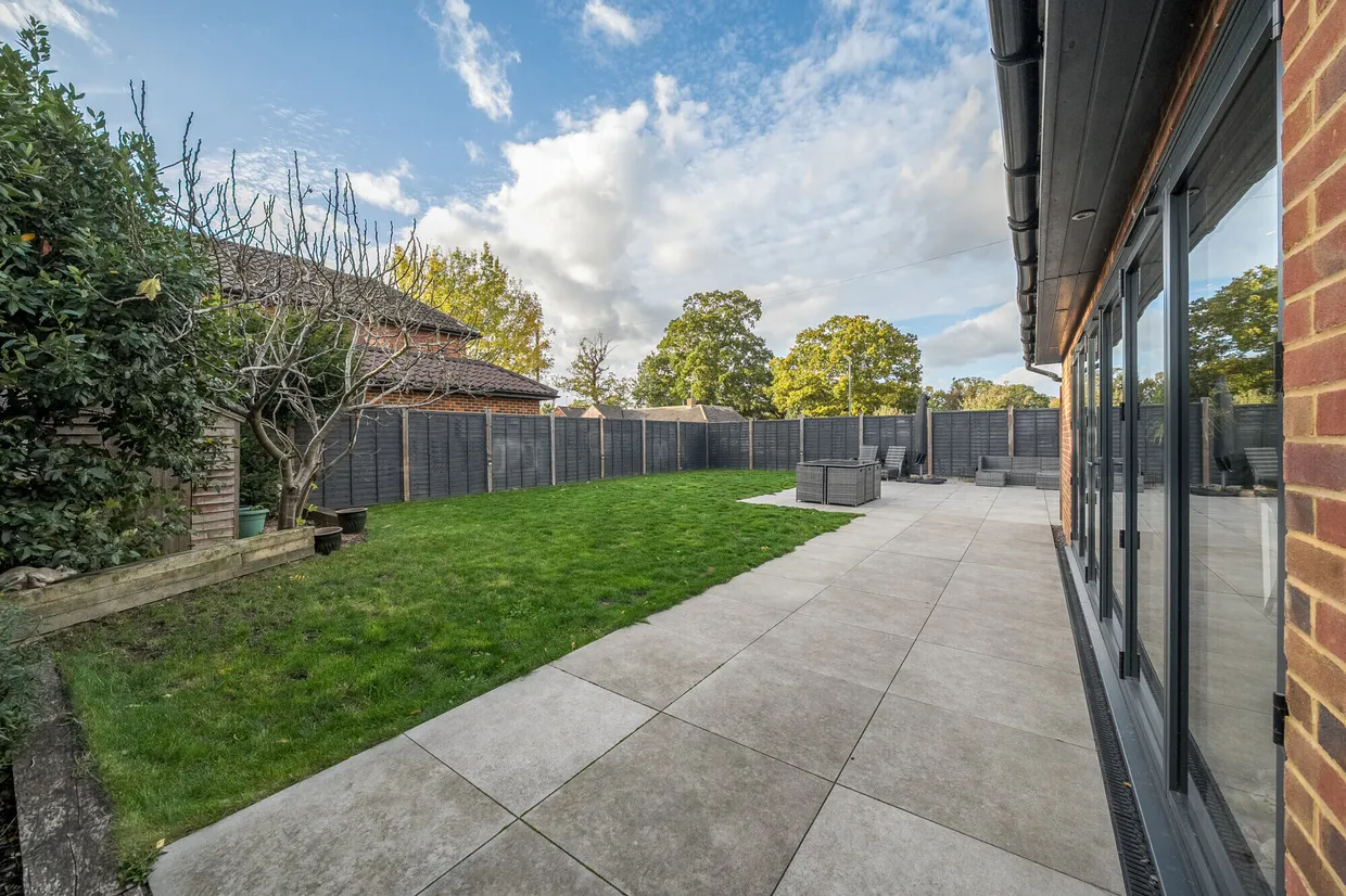Cranbrook Drive, Esher, KT10 photo 16