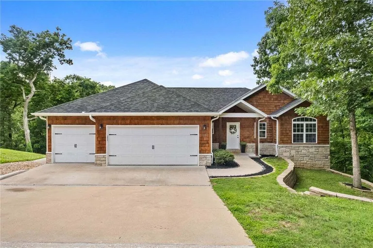 25 Halifax Ln, Bella Vista, AR 72714