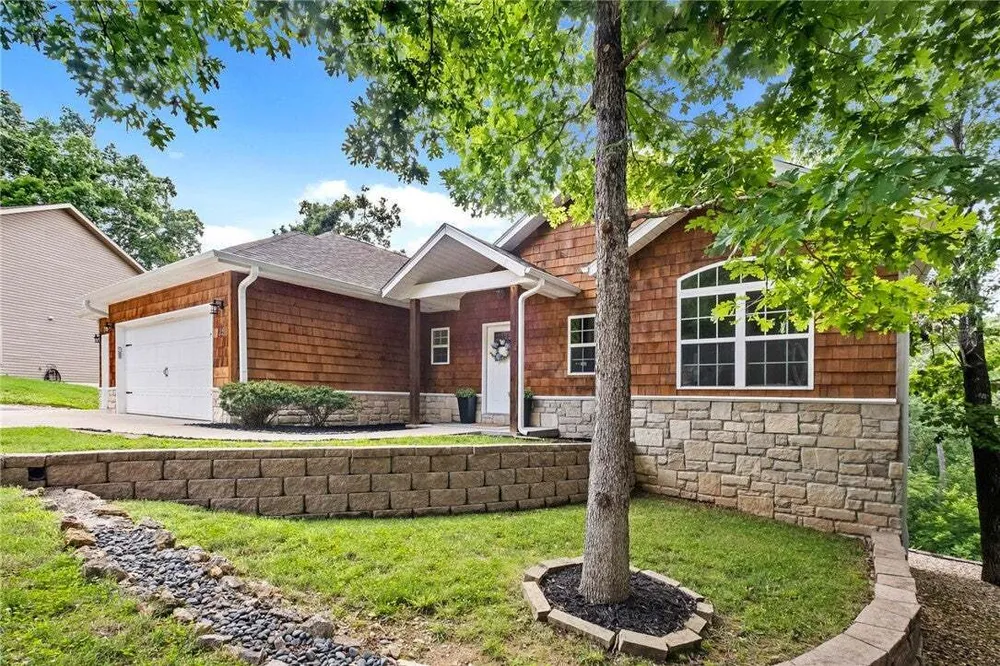 25 Halifax Ln, Bella Vista, AR 72714