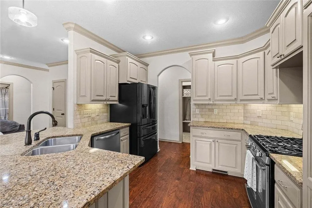 25 Halifax Ln, Bella Vista, AR 72714