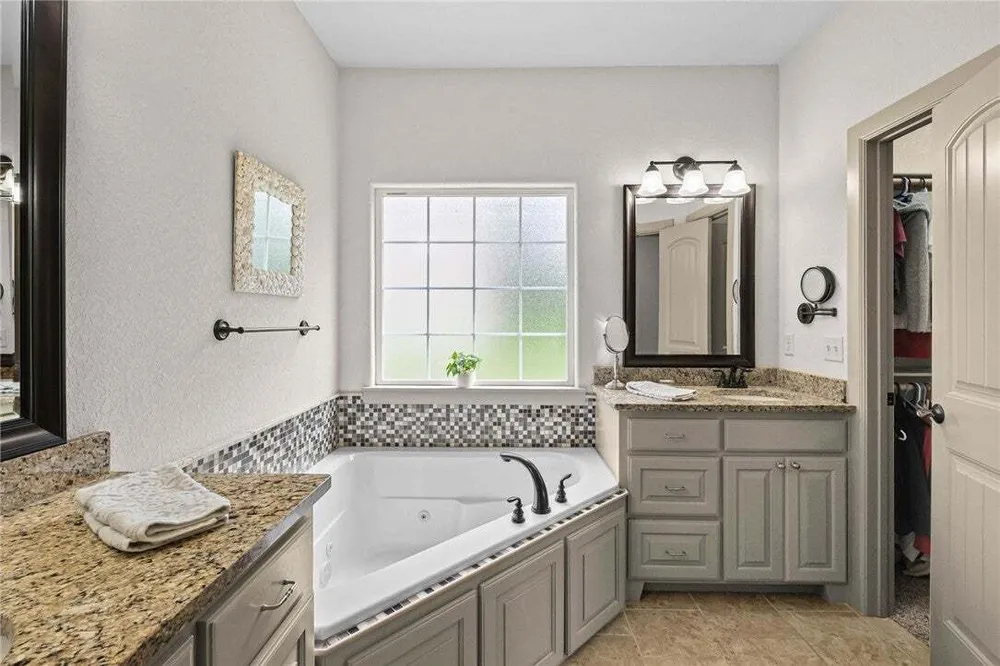 25 Halifax Ln, Bella Vista, AR 72714