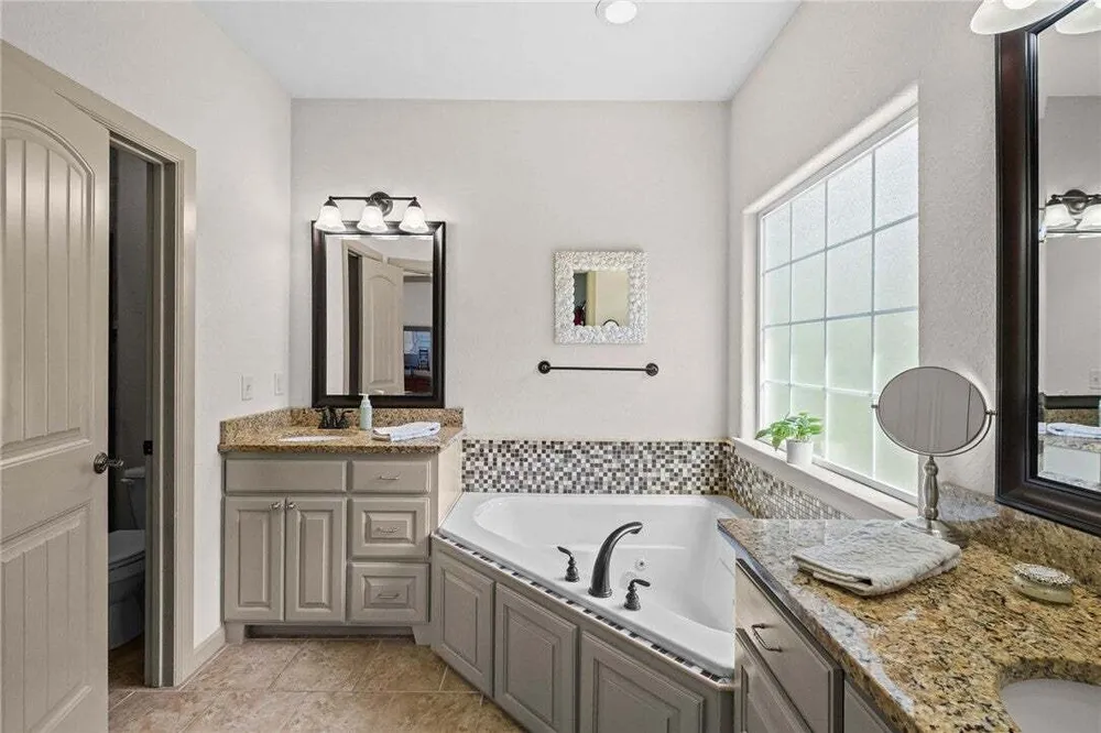 25 Halifax Ln, Bella Vista, AR 72714