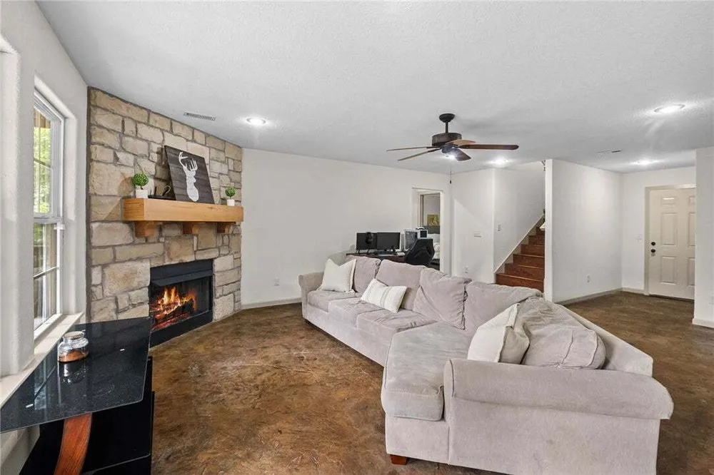 25 Halifax Ln, Bella Vista, AR 72714