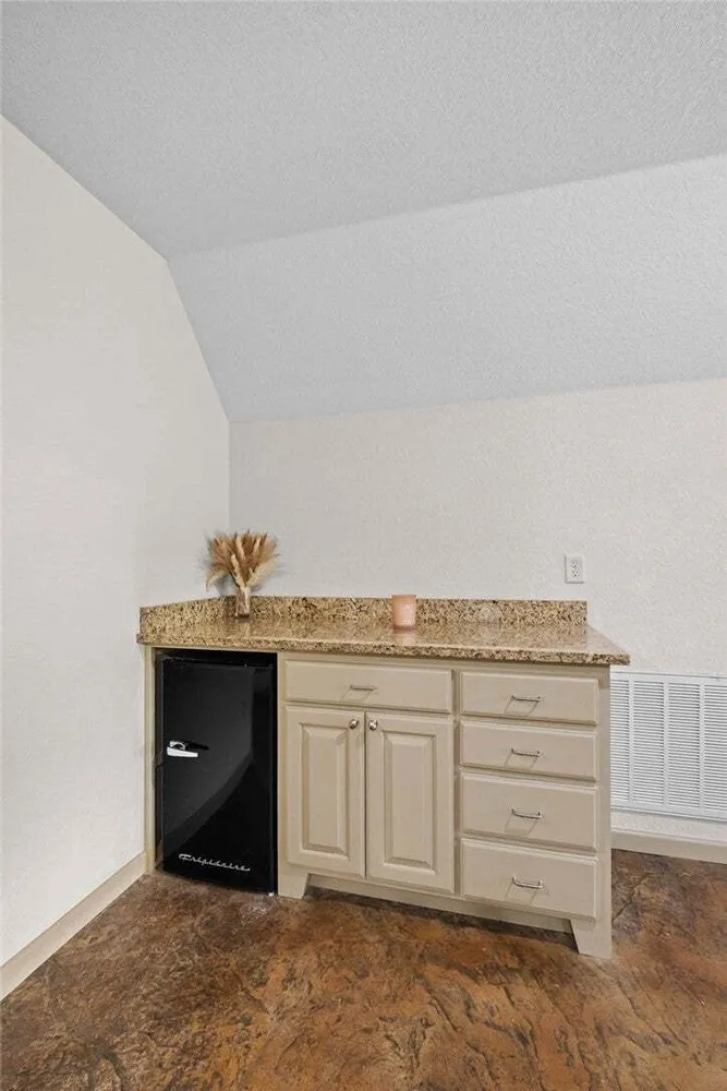 25 Halifax Ln, Bella Vista, AR 72714