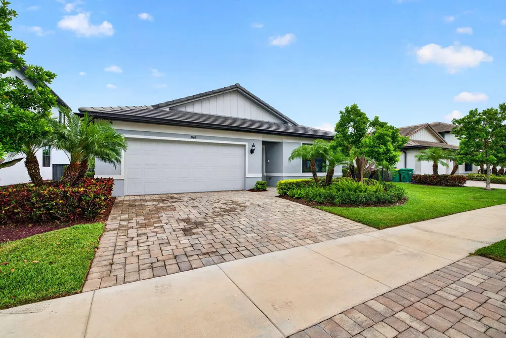 3165 Tamarind Dr, Lauderdale Lakes, FL 33311