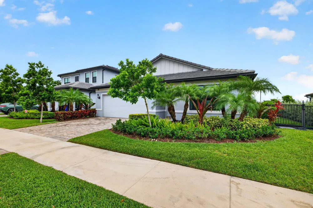 3165 Tamarind Dr, Lauderdale Lakes, FL 33311