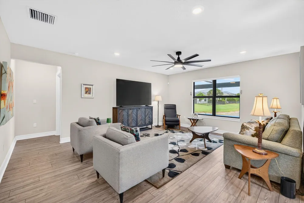 3165 Tamarind Dr, Lauderdale Lakes, FL 33311