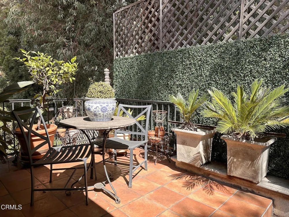 70 N Arroyo Blvd, Pasadena, CA 91105