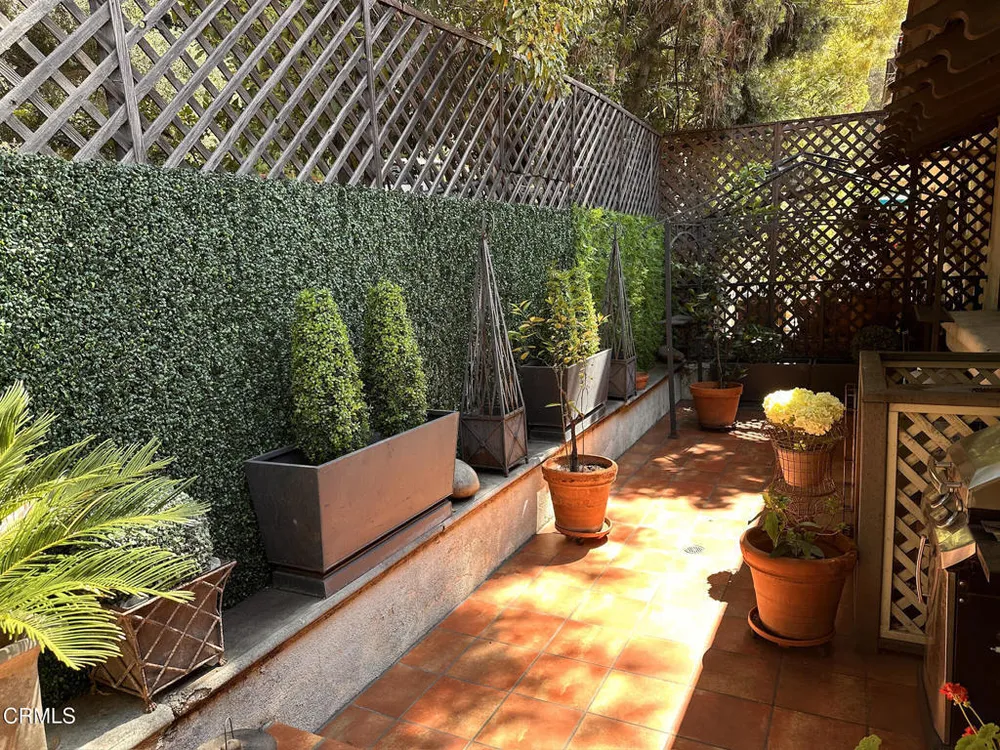 70 N Arroyo Blvd, Pasadena, CA 91105