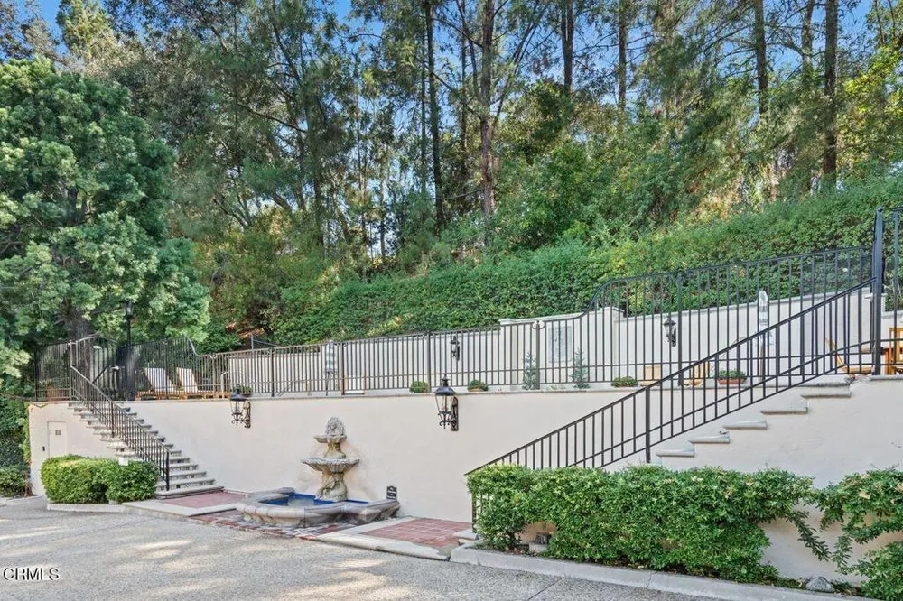 70 N Arroyo Blvd, Pasadena, CA 91105