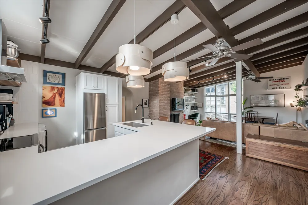 5222 Memorial Dr, Houston, TX 77007
