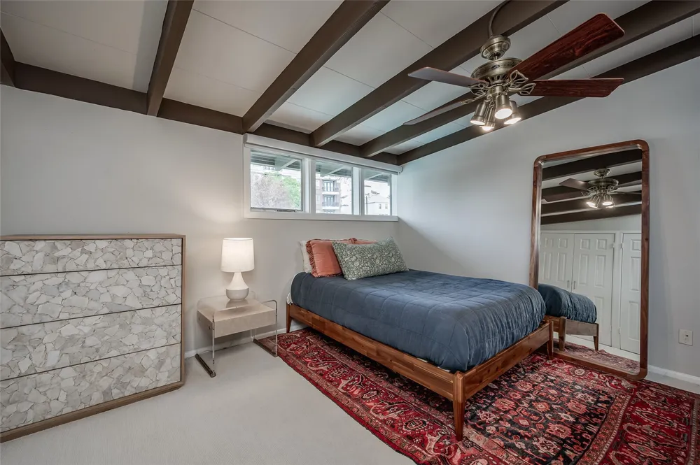 5222 Memorial Dr, Houston, TX 77007