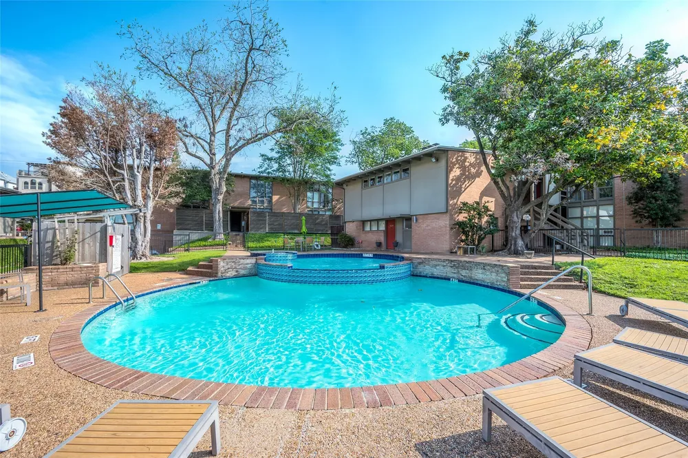 5222 Memorial Dr, Houston, TX 77007