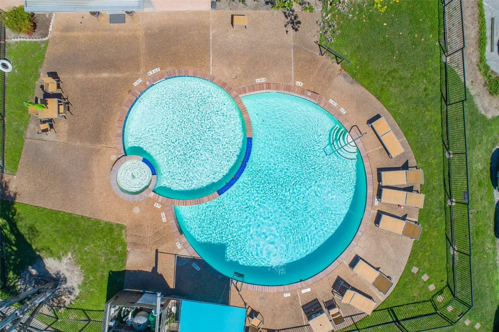 5222 Memorial Dr, Houston, TX 77007