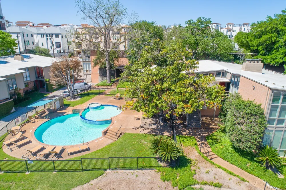 5222 Memorial Dr, Houston, TX 77007