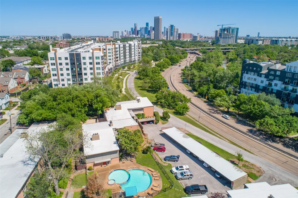5222 Memorial Dr, Houston, TX 77007
