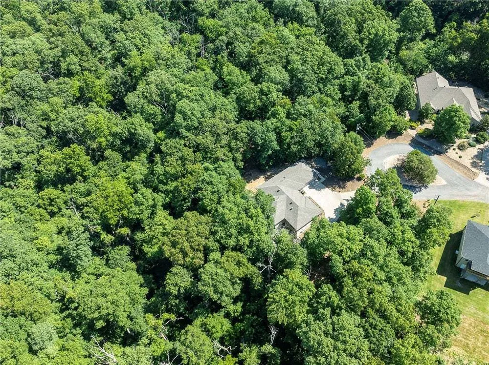 24 Kirkliston Ln, Bella Vista, AR 72715