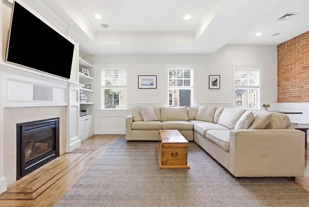 7 Mystic St, Boston, MA 02129