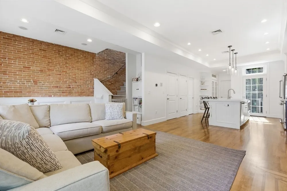 7 Mystic St, Boston, MA 02129