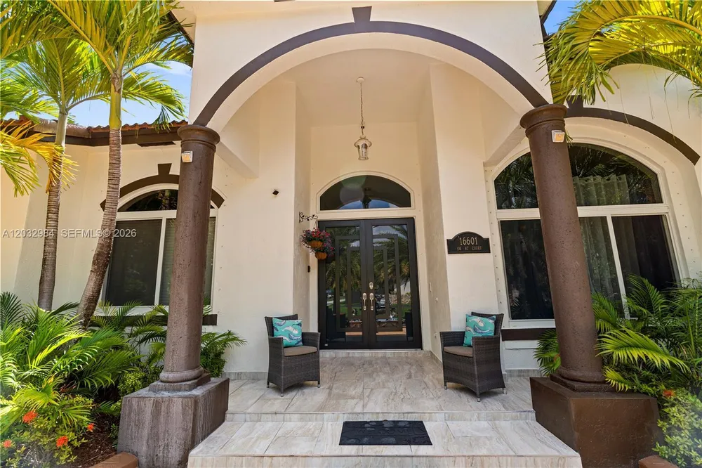 16601 SW 87th Ct, Palmetto Bay, FL 33157