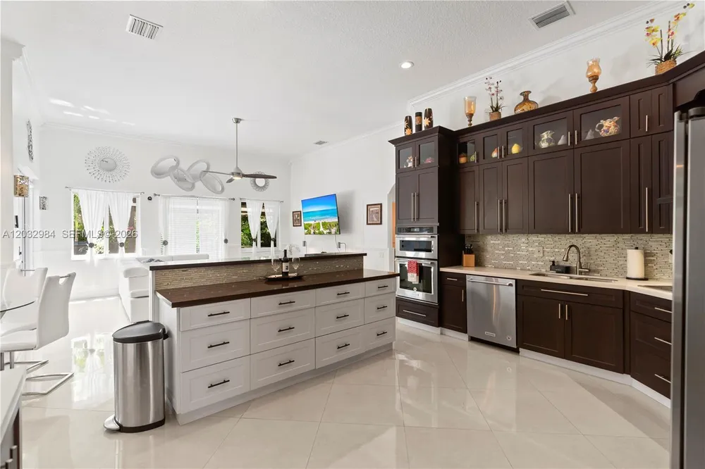 16601 SW 87th Ct, Palmetto Bay, FL 33157
