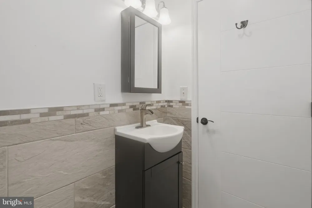 1029 S 51st St, Philadelphia, PA 19143