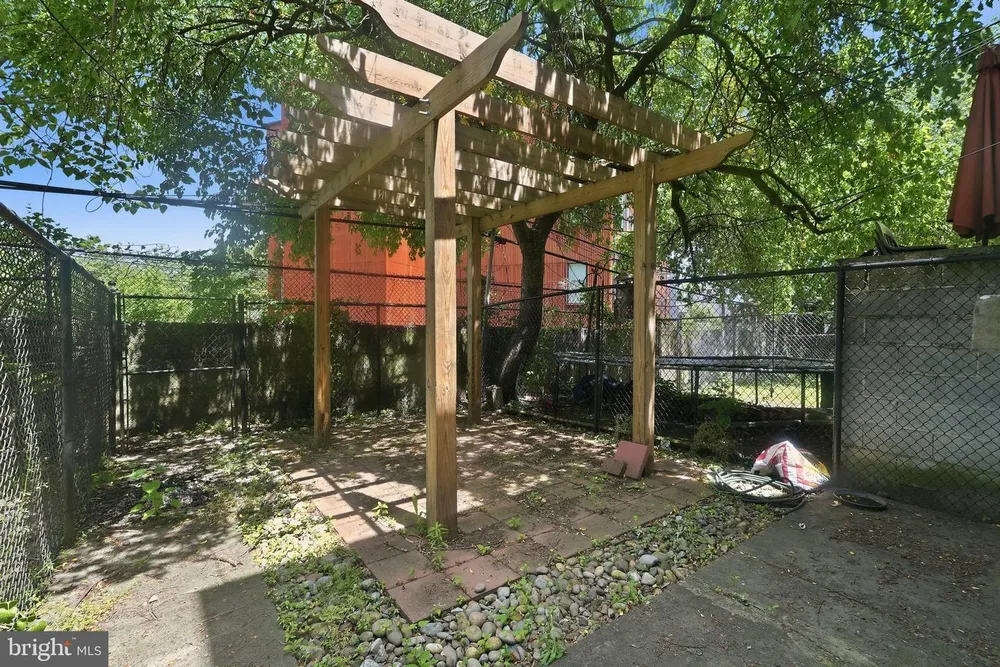 1029 S 51st St, Philadelphia, PA 19143