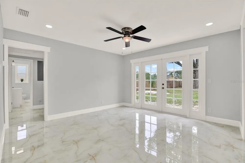 4521 Tarpon Dr, Tampa, FL 33617
