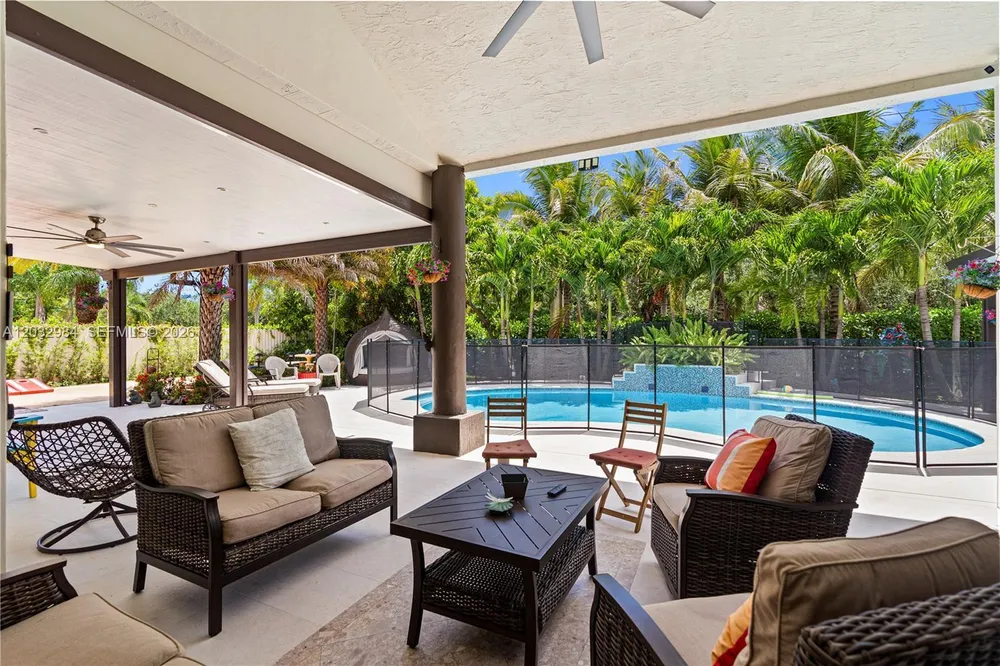 16601 SW 87th Ct, Palmetto Bay, FL 33157
