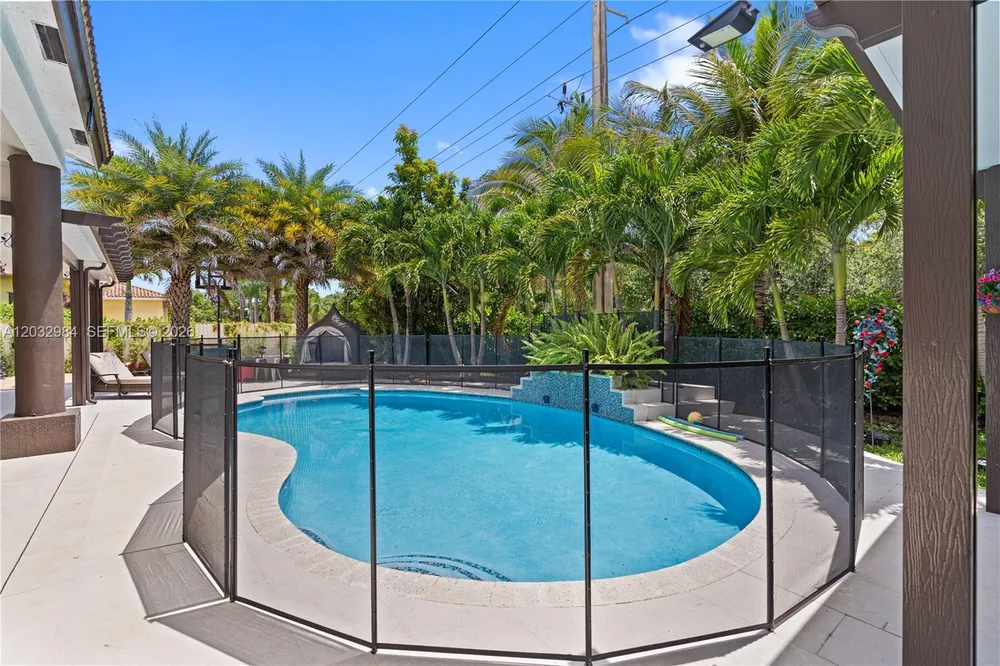 16601 SW 87th Ct, Palmetto Bay, FL 33157