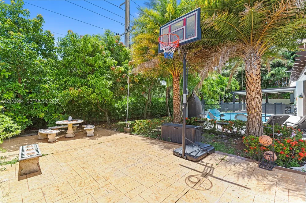 16601 SW 87th Ct, Palmetto Bay, FL 33157