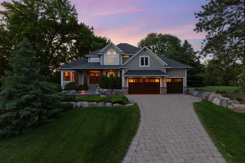 9200 Hearthstead Ln, Eden Prairie, MN 55347