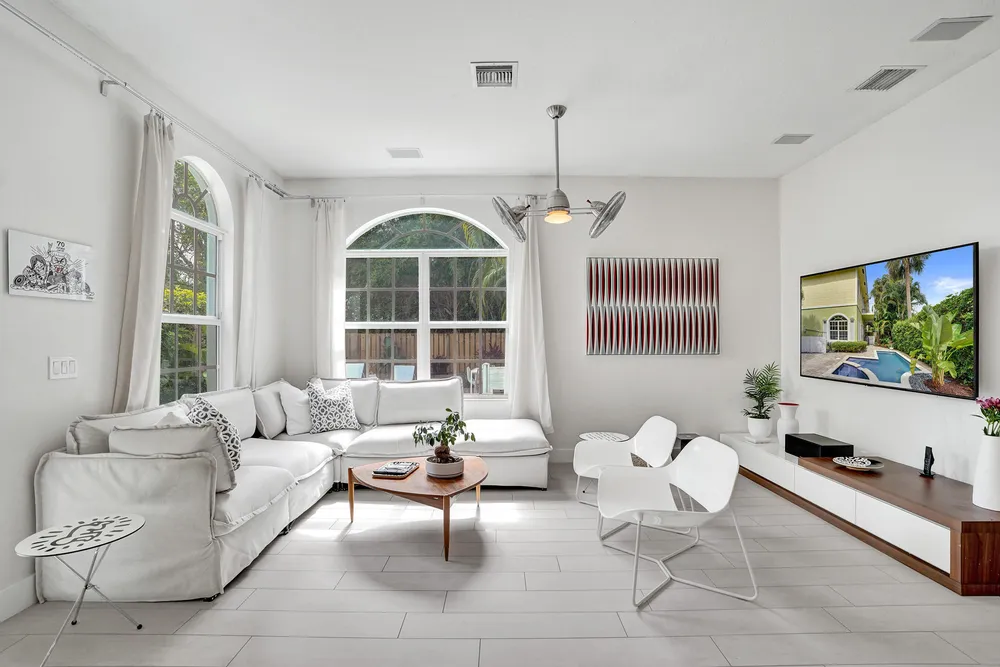 2636 NE 9th Ave, Wilton Manors, FL 33334