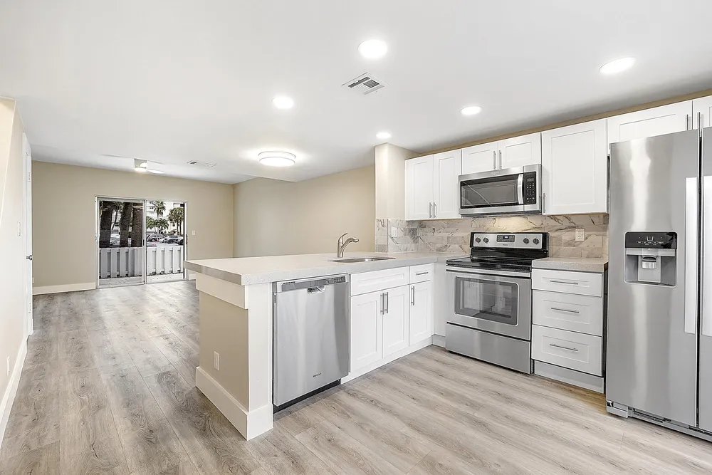 2747 NE 15th St, Pompano Beach, FL 33062